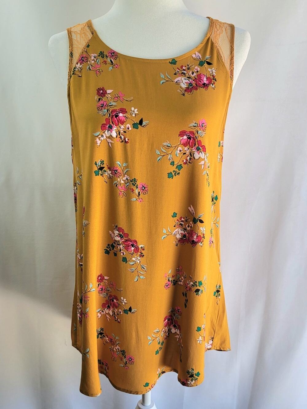 Boho GYPSIES & MOONDUST Yellow Floral Lacey Accents Open Back Tank Top Size M